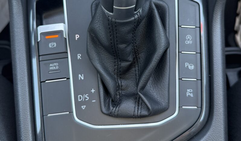
								VOLKSWAGEN Tiguan Sport 2.0 TDI DSG full									