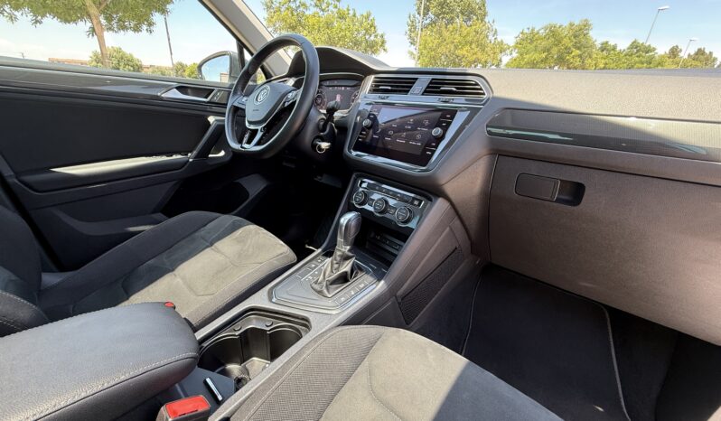 
								VOLKSWAGEN Tiguan Sport 2.0 TDI DSG full									